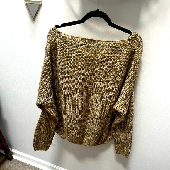 Oversized M knit off the shoulder sweater - Picture 3 of 5
